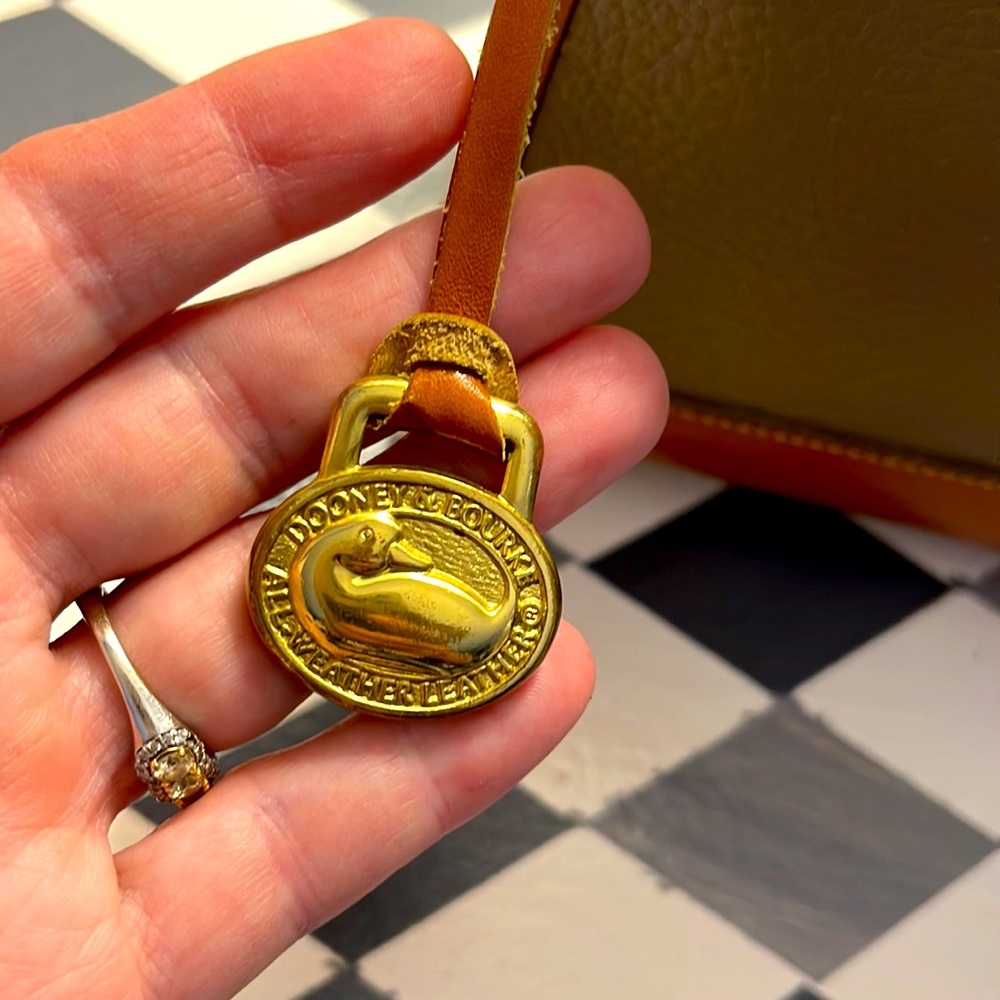 Exceptionally Good Condition Dooney&Bourke Cross B - image 6